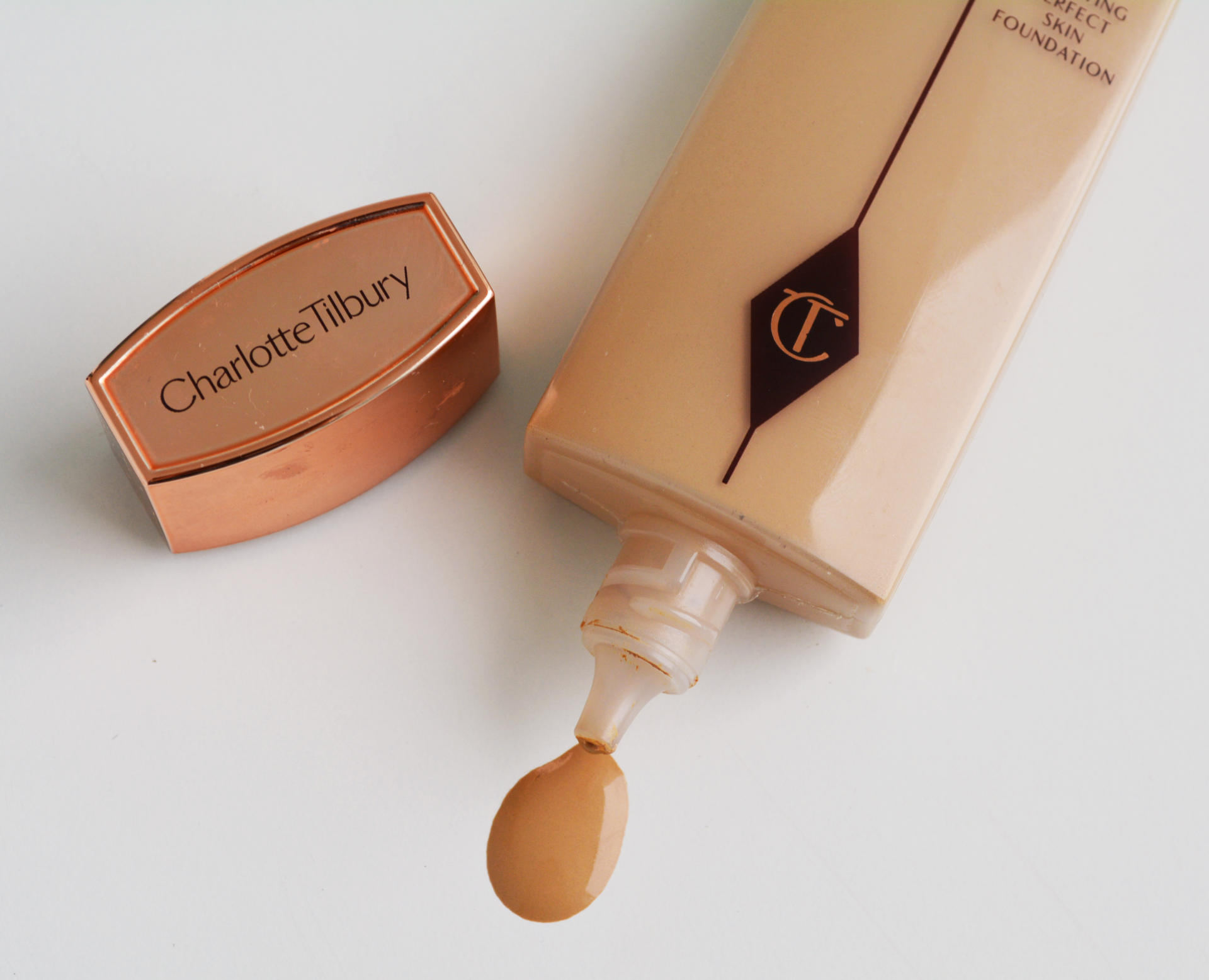 Charlotte Tilbury Light Wonder Foundation in shade Medium 6 