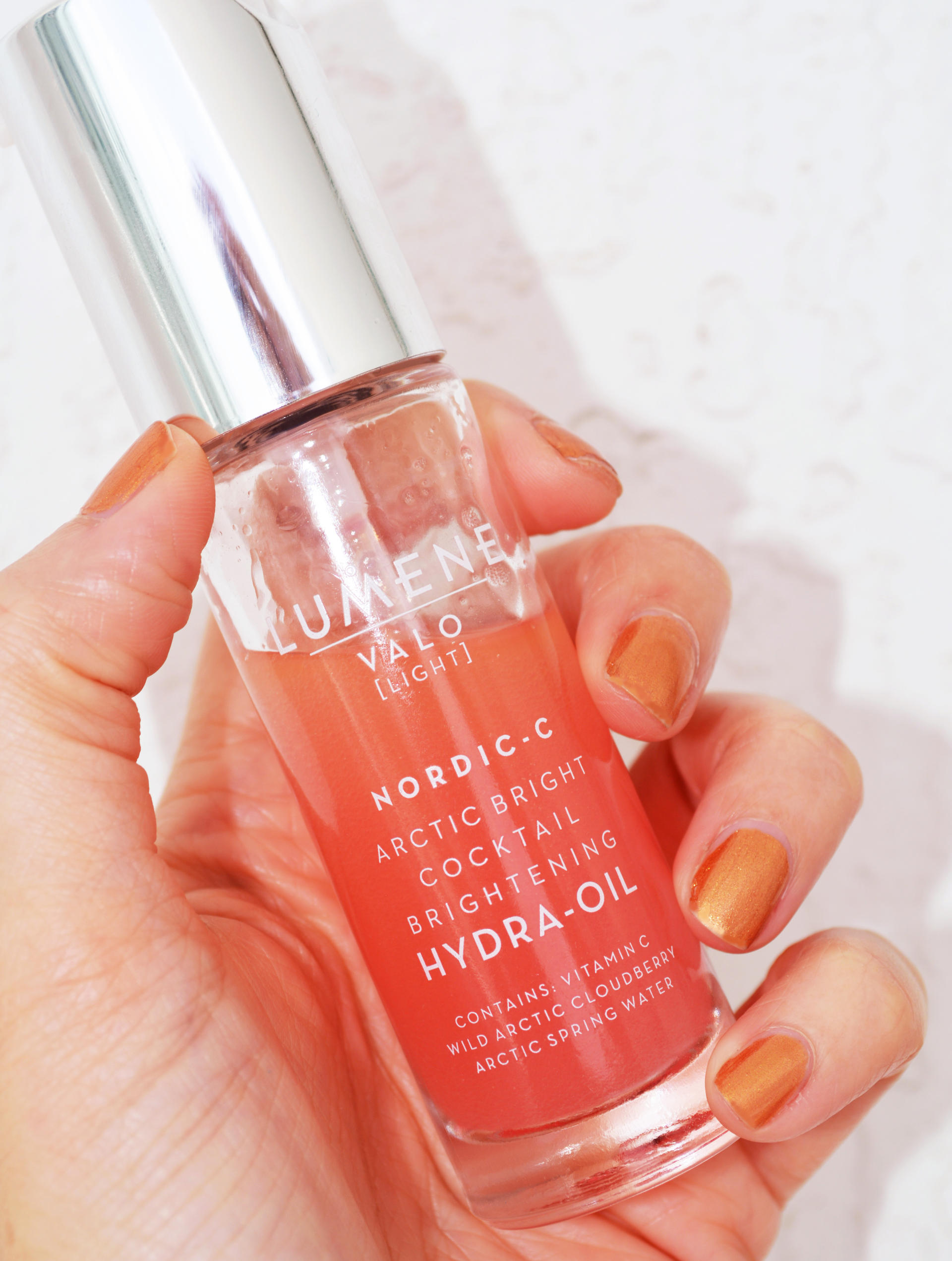 Lumene Valo Arctic Berry Cocktail Brightening Hydra-Oil 