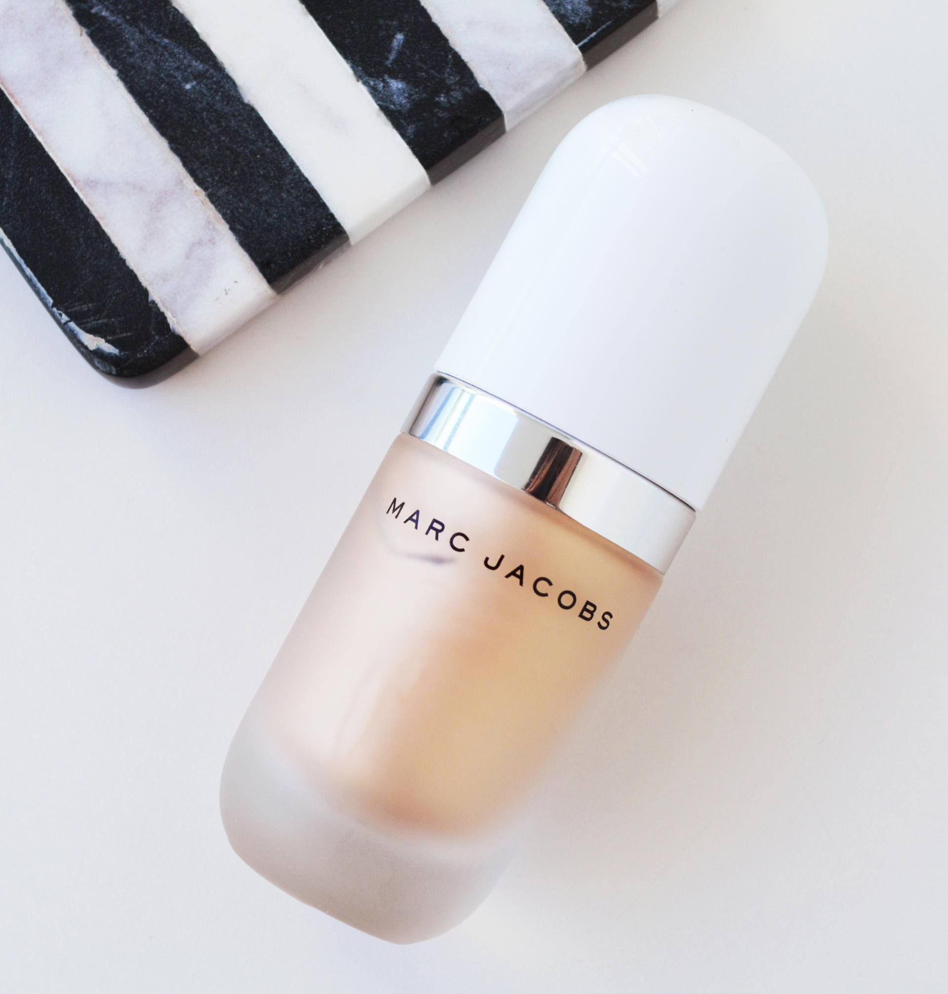 Marc Jacobs Dew Drops Coconut Gel Highlighter in 50 Dew You? 