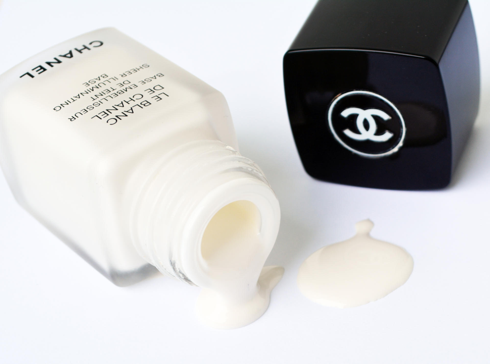 CHANEL Le Blanc Light Creator Brightening Makeup Base SPF 40/PA+++